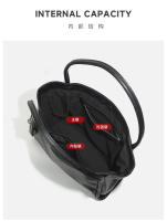 Bolso de mano de gran capacidad negro de cuero para mujer, nuevo bolso de hombro de primavera para viajeras, bolso grande para las axilas - details 6