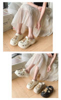 Zapatos con agujeros para niñas, bonitos, aumento de altura, con flores. - details 0