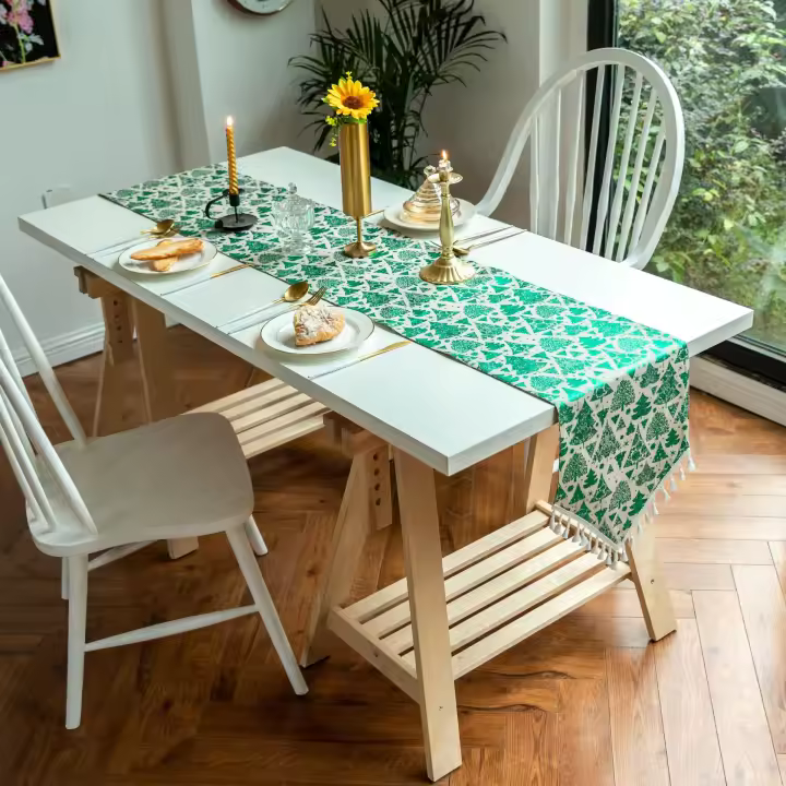 Mantel Individual Navideño con Borlas y Estampado Dorado - Tela de Algodón y Lino Ecológico para Decoración de Mesa (Estilo Rústico Premium) - 1