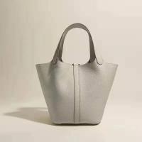 Bolso de mano a la moda para mujer, bolso Togo de gran capacidad, capa de cabeza de cuero de vaca, forma de cubo de agua, mochila de lujo de alta gama, novedad de 2024 - details 3