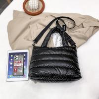 Bolso de mano acolchado para mujer, bolsa de hombro acolchada, de algodón, ligera, para invierno - details 3