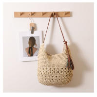 Bolso de paja hueco con flecos, bolso de playa tejido para vacaciones, bolso de hombro casual - details 0
