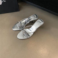 Nuevo diseño de nicho temperamento elegante amor diamantes de imitación tacón alto punta abierta tacón fino zapatillas geniales sandalias romanas - details 2