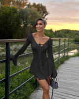 Vestido D24DS372 para mujer con volantes, cuello puntiagudo, tirantes y mangas acampanadas - details 6