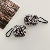 Funda de Silicona Protectora con Gancho para Airpods Pro 2 Estampado de Leopardo - details 6