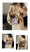 Nuevo bolso de mensajero versátil de hombro, bolso cuadrado pequeño portátil con costuras. - details 8
