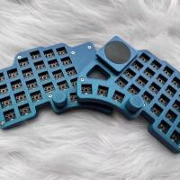 Kit De Teclado Dividido Dilema Max Pers. Cableado, Modo Único, Perilla Hot-swap, Mecánico Con Touchpad Para Ratón Simulado Y Interruptores Vial MX. Combina versatilidad, intercambiable, perilla de control y panel táctil, ideal para entusiastas y usuarios - details 4