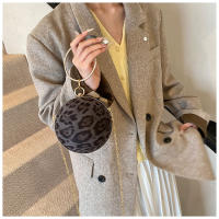 Bolso cruzado con estampado de leopardo para mujer, bolsa pequeña y redonda con cadena, a la moda, novedad de 2024 - details 7