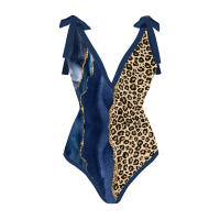 El nuevo traje de baño de una pieza es ajustado y delgado para las mujeres. - details 9