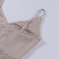 Vestido verde para mujer con cinturón, lazo en la espalda y abertura hueca. - details 9