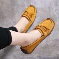 Los zapatos deportivos informales de tacón bajo con borlas y fondo plano de nuevo diseño son zapatos deportivos de gamuza de cuero suaves, modernos y de alta calidad para mujer - details 7
