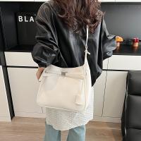 Bolso de hombro elegante para mujer de verano 2025: correa suave y ajustable, cierre de cremallera, diseño minimalista elegante en color crema con detalles marrones, bolso cruzado versátil | Bolso elegante | Forro de poliéster, bolso - details 6