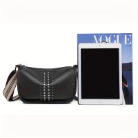 Bolso Bandolera Moderno con Diseño de Tachuelas, Elegante Bolso de Hombro con Correa Ancha Ajustable y Cierre de Cremallera - details 5