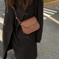 Bolso bandolera de cuero de PU para mujer, cartera pequeña de diseñador, estilo de moda Retro Semicircular - details 12