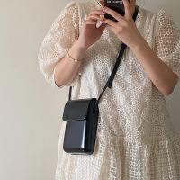 Bolso cruzado magnético de moda para mujeres Diseño vertical elegante Mini bolso de hombro de cuero PU Diseño minimalista para el teléfono - details 4