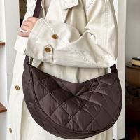 Bolso cruzado portátil a cuadros de Color sólido, correa ajustable acolchada, bolso de media luna, bolso de hombro de nailon acolchado que combina con todo, diario - details 4