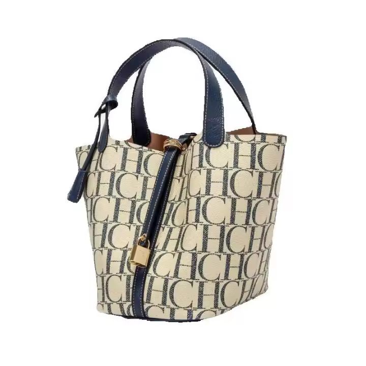CH Bandolera de viaje diario de gran capacidad Diseño de estampado de letras de moda Bolso de hombro con temperamento para mujer Mochila de lujo de alta gama premium versátil - 1