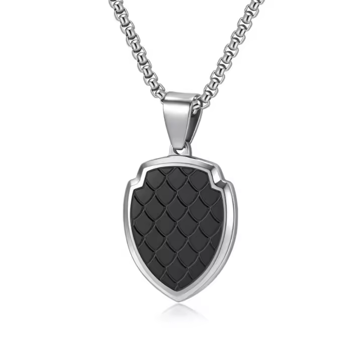 Collar de Acero Inoxidable para Hombres Diseño de Escudo con Estampados Estilo Urban Retro - 1