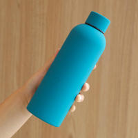 Botella de agua de acero inoxidable con acabado mate |   Botella de viaje aislada al vacío |   Botella de agua caliente y fría |   Botella de agua con acabado de goma lisa - details 1