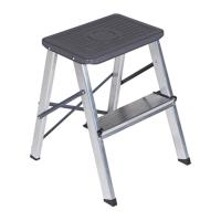 Taburete de dos peldaños de aluminio y acero