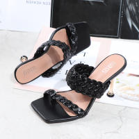 Tacones altos versátiles con punta cuadrada y tacón de aguja con tiras tejidas de una línea para pantuflas de gran tamaño. - details 5