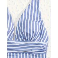 Traje de baño de una pieza con cuello en V fruncido y estampado a rayas, tirantes finos sin espalda, trajes de baño retro - details 3