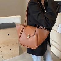 Bolso de hombro para mujer - Bolso minimalista elegante con cierre de herrajes en tono dorado, bolso informal y formal Negro/Beige/, Bolso estructurado duradero para mujer, Diseño elegante y elegante - details 3