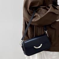 Bolso Cruzado Negro Minimalista Resalto Arco Dorado, Cierre Magnético, Forro de Poliéster, Perfecto para Uso Diario - details 7