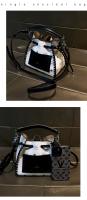 Bolso de mujer de marca de Hong Kong, impreso, de cuero genuino, bolso de cubo versátil de moda2025Nueva Bolsa Casual para Mujeres de Viaje al Aire Libre - details 14