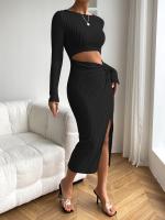 El vestido de mujer es delgado y medio - details 5