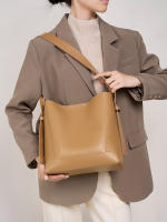 Bolso Cubo Bandolera en Cuero Genuino - Elegancia y Versatilidad para el Día a Día - details 15