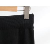 Conjunto de dos piezas para mujer, top de punto de manga corta holgado con cuello redondo abstracto simple de verano y falda recta a la cintura. - details 20