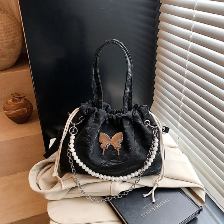 Mochila de mariposa plateada con hebilla magnética, decoración de mariposa, cadena de Metal, bolso de hombro con cordón, gran capacidad, versátil - 1