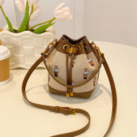Nuevo bolso casual de moda de oso de alta gama, bolso de cubo portátil, bolso de mensajero de hombro. - details 16