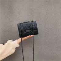 Bolso Cruzado de Cuero Negro con Estilo Bolso de Hombro Versátil para Mujeres con Correa de Cadena, Tejido en Diamantes, Cierre de Hebilla Metálica - details 2