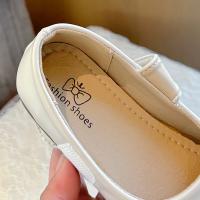 Zapatos de cuero para niños y niñas, zapatillas versátiles informales antideslizantes de fondo suave de princesa de estilo coreano, a la moda, novedad de otoño, 2024 - details 9