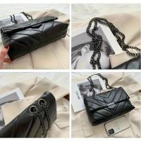 Bolso bandolera acolchado vintage para mujer - Bolso de hombro de gran capacidad con correa de cadena desmontable, cierre de botón elegante y forro de poliéster, perfecto para la playa, uso diario y salidas informales |   Textura acolchada negra de estilo - details 3