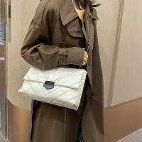 Bolso cruzado de cuero PU con hilo de bordado para mujer, bolso de cadena para hombro, bolso de mujer de marca de gran capacidad - details 17