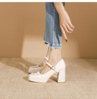 Zapatos de punta cuadrada con tacón grueso y tacón alto plano con hebilla de flor pequeña - details 15