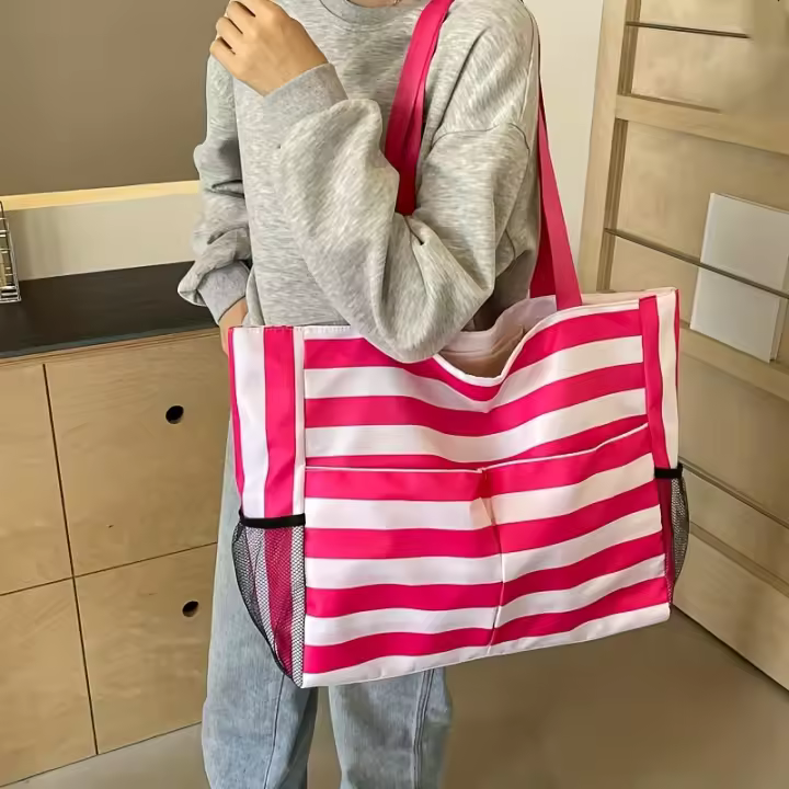 Bolso de Playa a Rayas con Estilo Bolso de Hombro de Nylon de Gran Capacidad con Múltiples Bolsillos Ideal para Mujeres, Perfecto para Vacaciones, Gimnasio, Uso Diario - 1