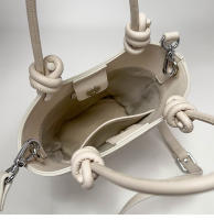 Bolso de cubo para mujer de estilo chino no tradicional Bolso mensajero de lujo ligero de alta gama - details 6