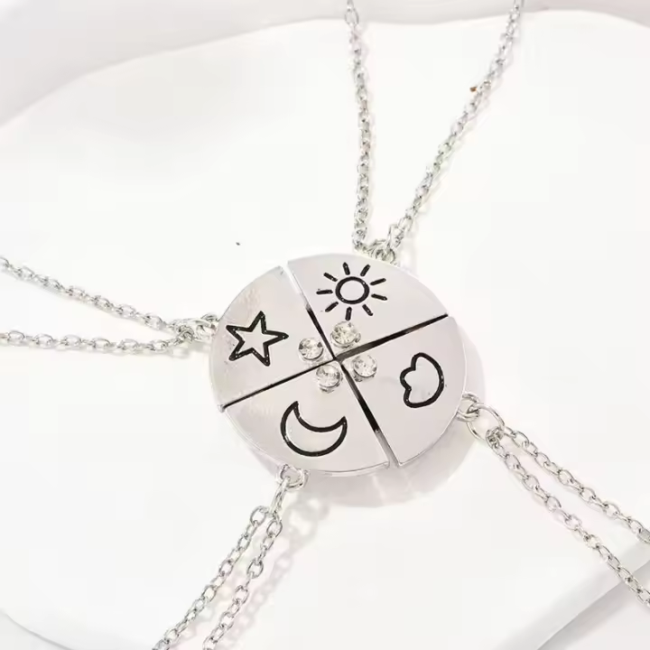 Collar con Colgante de Sol, Luna, Estrella y Nube - Diseño para Amigos, Joyería de Acero Inoxidable para Mujeres y Adolescentes - 1