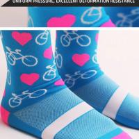 2 pares de calcetines de ciclismo para hombre y mujer, calcetines deportivos profesionales de compresión para bicicleta de carretera, calcetines para bicicleta de montaña, calcetines de carreras con patrón de corazón - details 9