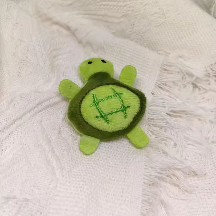Llavero de peluche de tortuga de dibujos animados divertidos, juguetes suaves, etiqueta de nombre de bolsa, broche de tortuga de peluche, colgante de llave de coche - 1