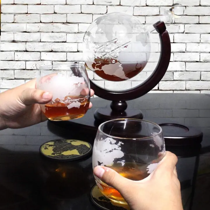 Juego de decantador de globos, incluye base de madera, 2 vasos, 2 posavasos, vaso de chupito y embudo - 1