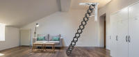 Escalera Retráctil para Ático SucceBuy, Capacidad de 299.37 kg, Compatible con Alturas de Techo de 259.08-286.51 cm, Abertura de 100.08 x 69.85 cm, Diseño de Acero Aleado Resistente con Barra de Tracción para Acceso al Ático o Techo - details 10