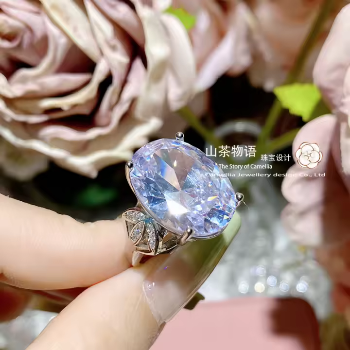 Anillo de joyería con diseño de trébol chapado en oro de 18K con gema grande y nueva personalidad de comercio exterior - 1