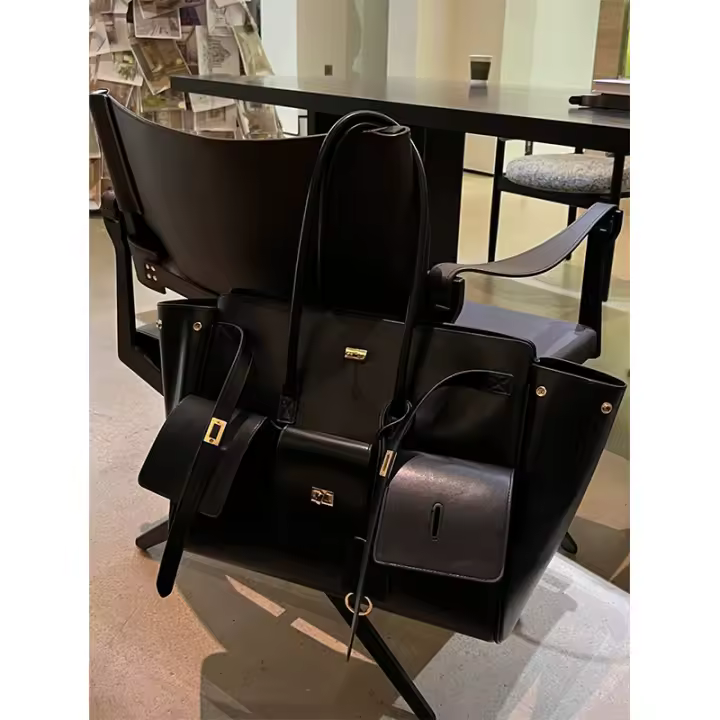 Bolsa de mano Neutral Spice Girl, nueva, de gran capacidad, para viajes diarios, de cuero, estilo punk, con cierre y asa de ala. - 1