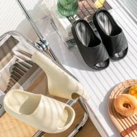 Zapatillas de nube con plataforma gruesa para mujer, suela suave de EVA, chanclas de playa de verano, zapatillas antideslizantes para el baño y el hogar - details 12