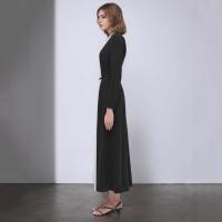Elegante Vestido Plisado con Cuello Redondo Diseño de Contraste de Negro y Blanco - details 2
